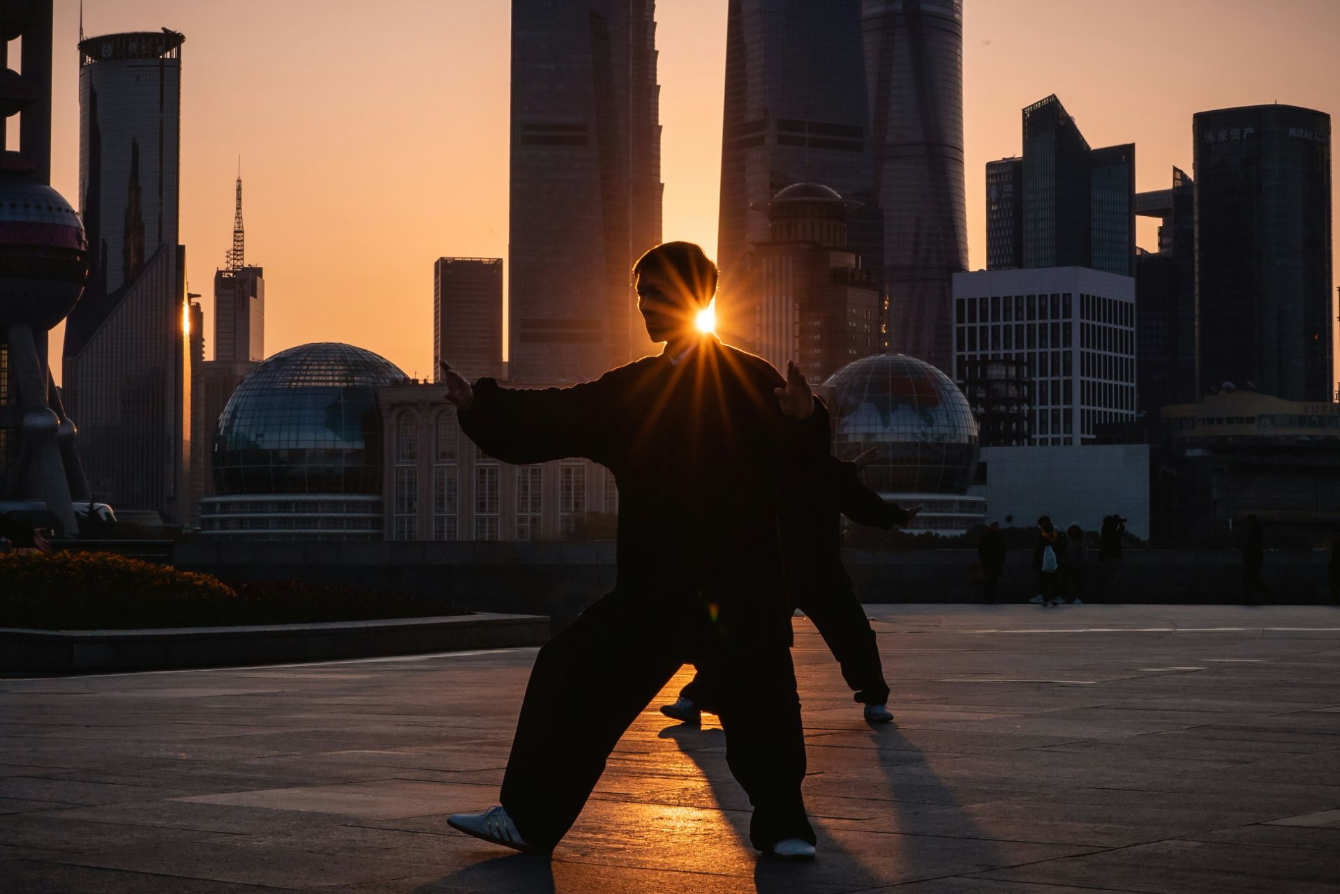 Tai Chi yapan bir adam